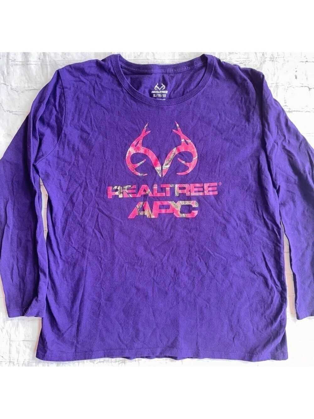 NWOT Women’s XL RealTree APC LS Purple/Pink Camo Logo TShirt